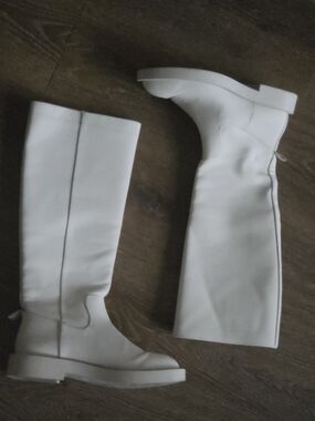 ZARA Tall Boots Rubberized White Cream Sz 37/ Sz 6.5 US  Blogger fav